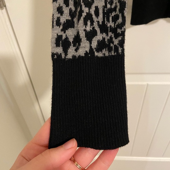 French Connection‎ women’s gray leopard print knit stretch sweater medium - Picture 3 of 8